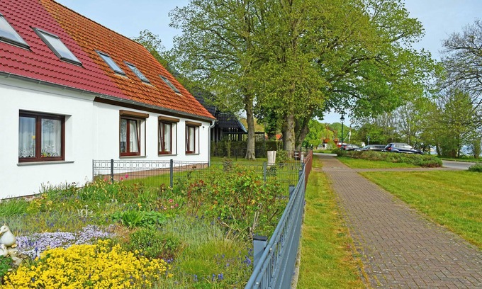 Ralswiek Apartment | Vacation apartment with sitting area in the garden on the Bodden in Ralswiek - Holiday apartment with