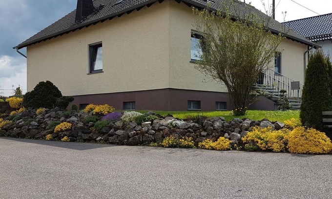 Hellenthal Apartment | Vacation apartment Zur schönen Aussicht - 4-bed vacation apartment with shower and bath/WC, 2