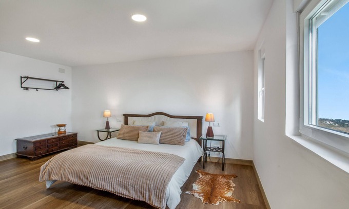 Los Portales Apartment | Vacation 'Bastion Del Drago - 1' with Sea View, Shared Terrace and Wi-Fi