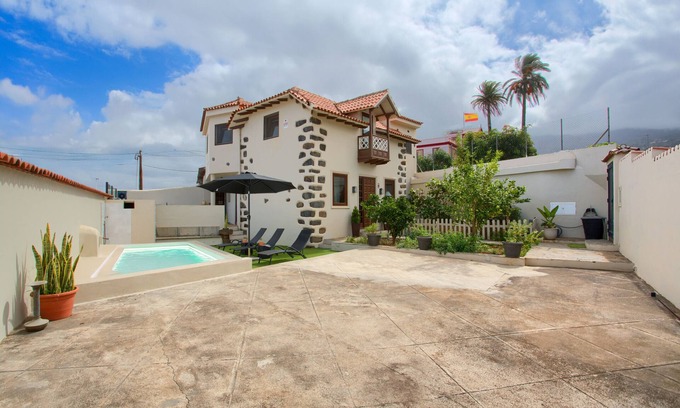 La Orotava Villa | Vacation 'Casa Cucos' with Mountain View, Balcony and Wi-Fi