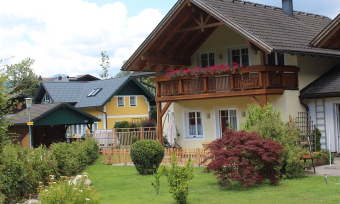 Strobl House | Vacation cottage Pepi