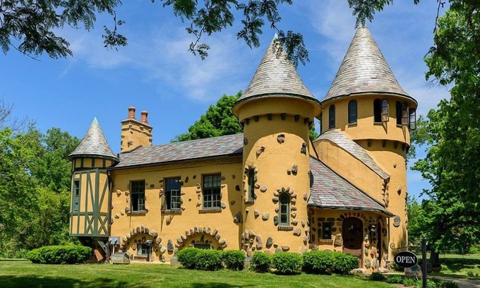 Chesaning House | Vacation Day Is Always A Great Idea! Free Parking, Pets are Allowed Here