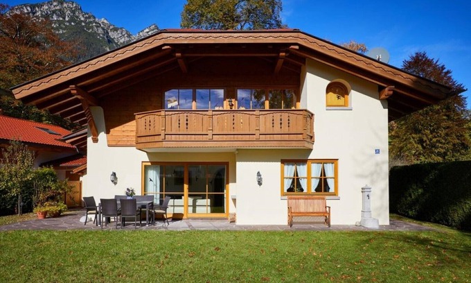 Garmisch-Partenkirchen House | Vacation home "Villa Alpenmelodie"
