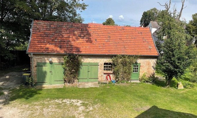 Dummerstorf House | Vacation in historic surroundings - "Waschhaus" vacation apartment