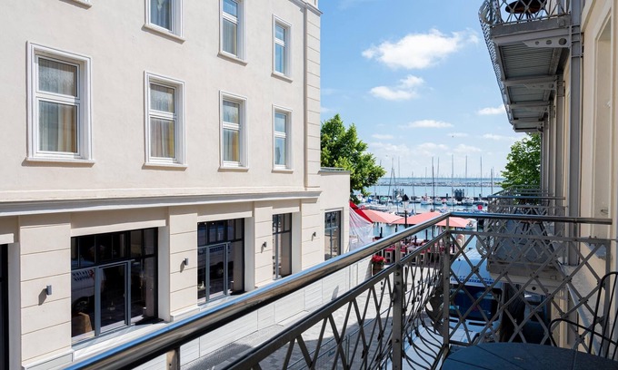 Warnemuende Apartment | Vacation directly on the historic Alter Strom