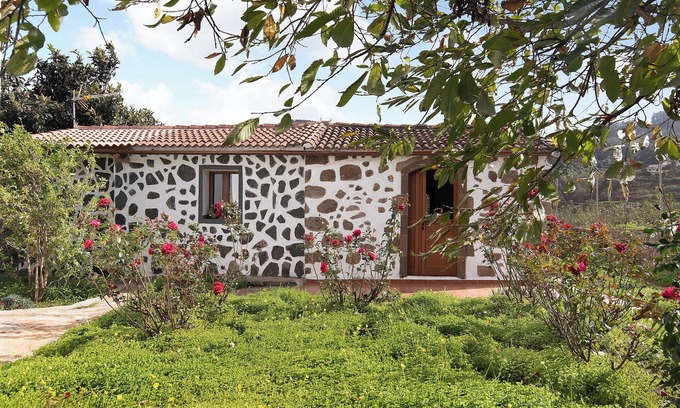 Valleseco Apartment | Vacation Apartment 'La Casita De La Abuela Paula' with Sea View, Private Terrace and Wi-Fi
