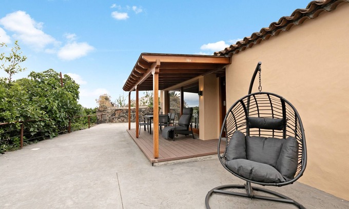 Buenavista del Norte House | Vacation Home 'El Portillo 2' with Mountain View, Private Terrace and Wi-Fi