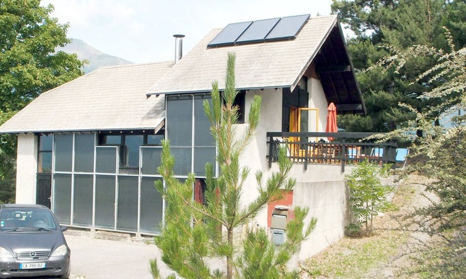 Saint-Andre-d'Embrun House | Vacation home "Embrun 7 Pièces, 12 couchages" with mountain and lake views, private pool