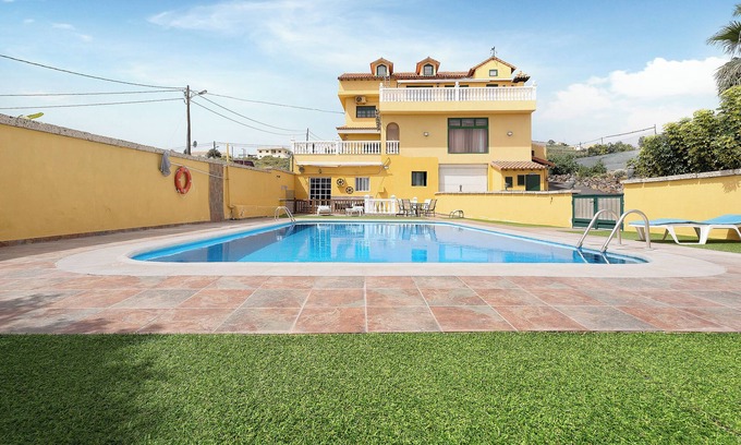 Granadilla de Abona Apartment | Vacation Home 'P Armonia Rural' with Sea View, Terrace, Shared Pool & Wi-Fi