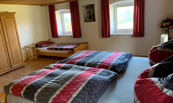 Kollnburg Apartment | Vacation home (120sqm) in idyllic location with garden for 8 pers.