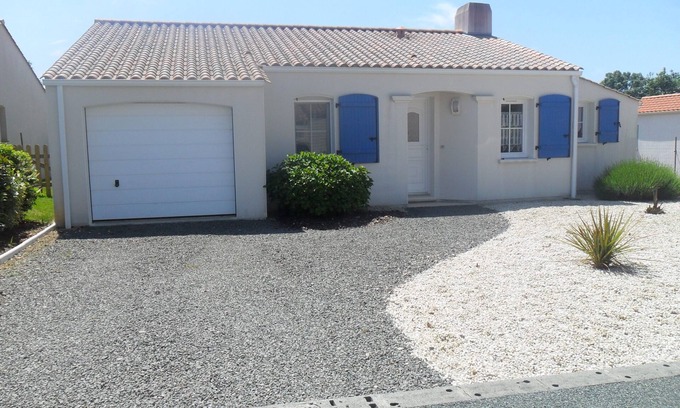 Landevieille House | Vacation home 5 kms from the beach, calm and serenity.