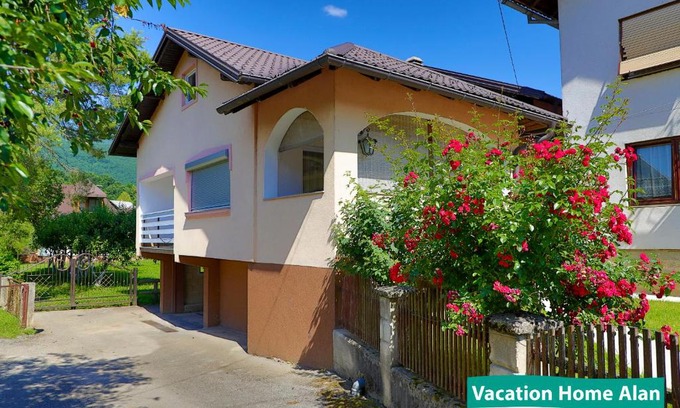 Kulen Vakuf House | Vacation home Alan