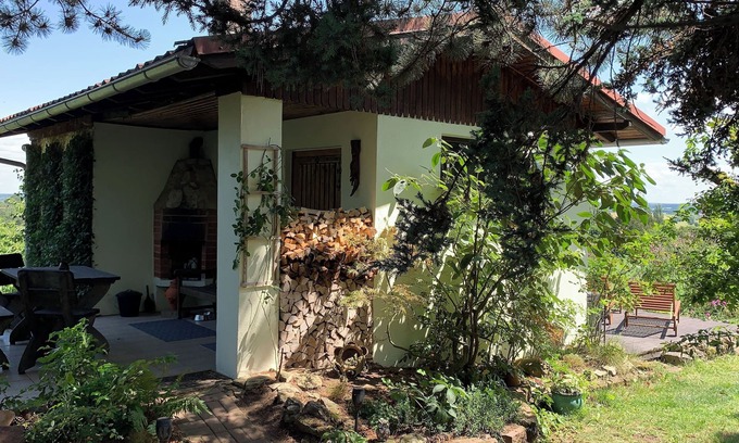 Waltershausen House | Vacation home "Am Hermannstein" with panoramic view and garden. Vacation with a dog.