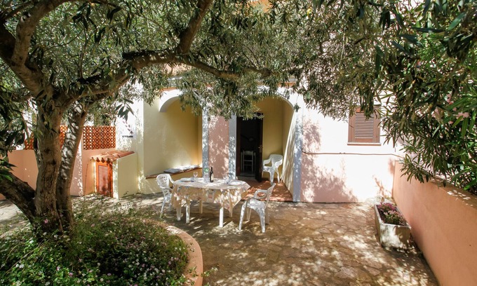 Agrustos House | Vacation Home "Appartamento Dell'Oleandro" with Garden, 2 Private Terraces & Wi-Fi