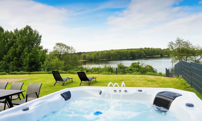 Jesendorf House | Vacation home at Lake Trams