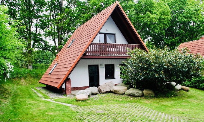Marlow Apartment | Vacation home at Marlow bird park with fireplace and garden