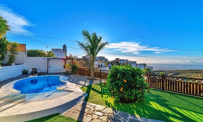 Villa de Arico House | Vacation Home "Bernarda" with Heated Pool, Sea View, Private Pool & Wi-Fi