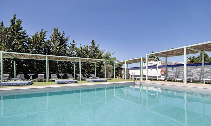 Medina-Sidonia House | Vacation Home "Bungalow La Villoria Estandar 1" with Shared Pool, Private Terrace & Wi-Fi