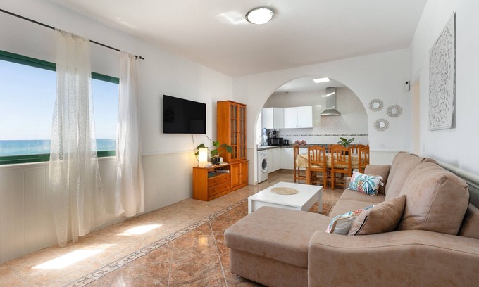 Pajara House | Vacation Home 'Buganvilla' with Sea View and Wi-Fi