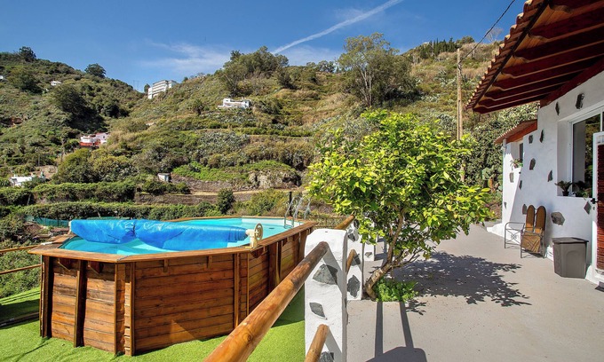 Teror House | Vacation Home 'Casa Cueva' with Mountain View, Private Pool and Wi-Fi