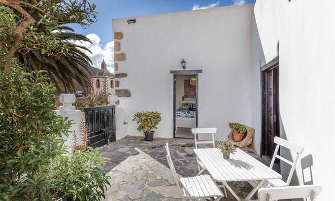 Betancuria House | Vacation Home 'Casa Doña Carmen' with Mountain View, Private Terrace and Wi-Fi