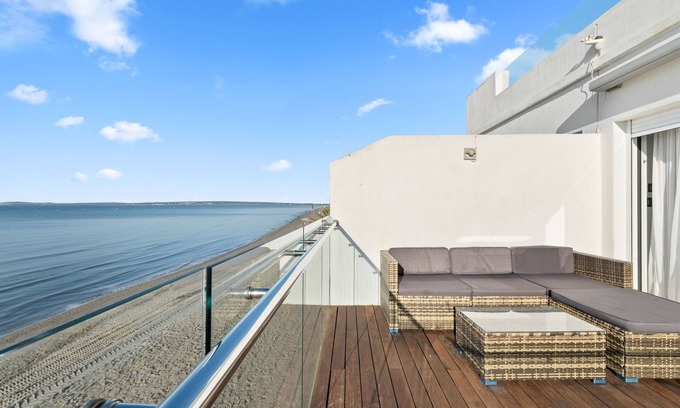 Santa Pola House | Vacation Home "Casa En La Orilla De La Playa" with Balcony, 2 Private Terraces & Wi-Fi