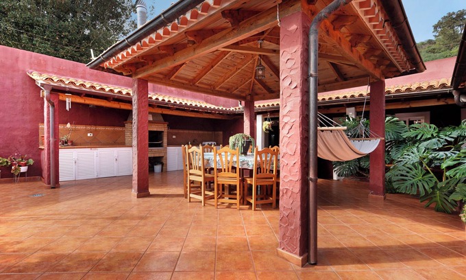 La Guancha House | Vacation Home 'Casa Los Guanches' with Sea View, Private Terrace and Wi-Fi