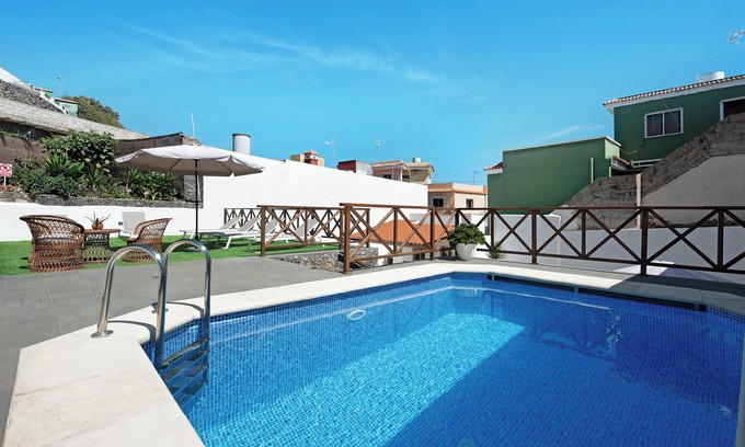 La Guancha House | Vacation Home "Casa Margarita" with Mountain View, Pool, Terrace & Wi-Fi