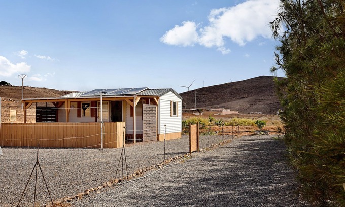 Puerto del Rosario Ski Chalet | Vacation Home 'Country Home' with Mountain View, Terrace & Wi-Fi