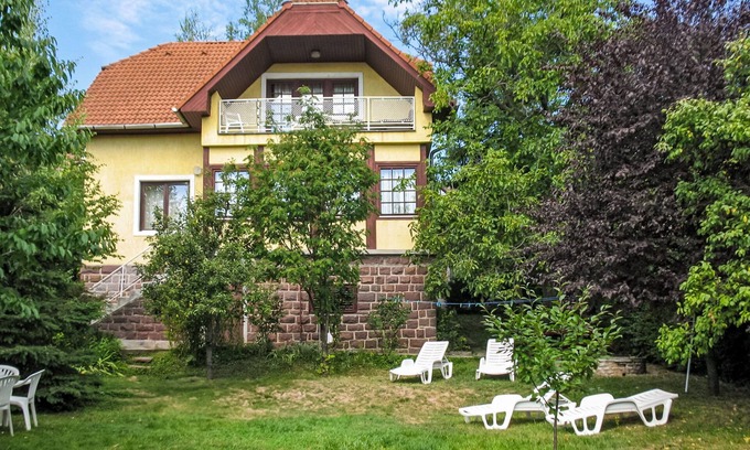 Balatonalmadi House | Vacation home Csonka by Interhome
