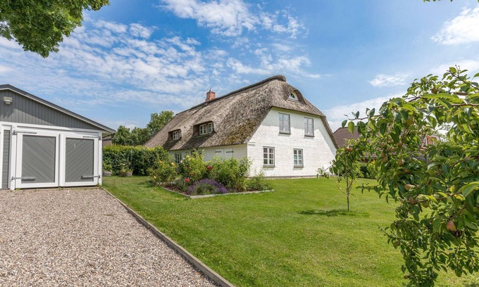 Almdorf House | Vacation home Dörpshus for up to 8 people