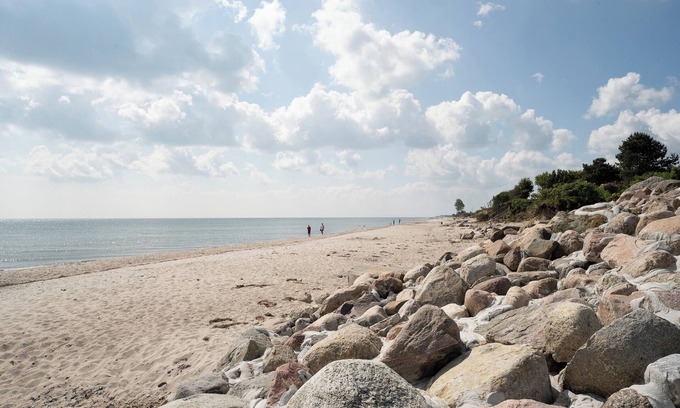 Sutel House | Vacation home Dat Strandhuus with 2 terraces in Sütel-Strand