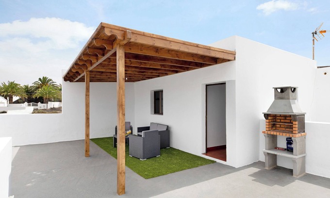 Soo Apartment | Vacation Home Diego with Sea View, Garden & Wi-Fi