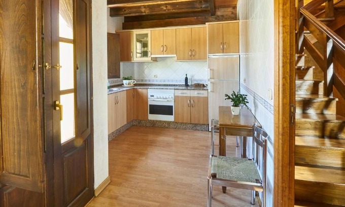 Villanueva de Valdueza House | Vacation Home "El Susurro" with Mountain View, Balcony & Wi-Fi