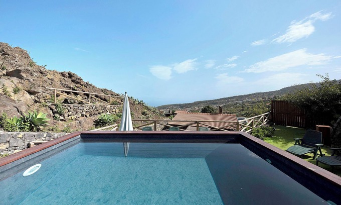 Icod de los Vinos House | Vacation Home "Casas Rurales Los Guinderos" with Mountain View
