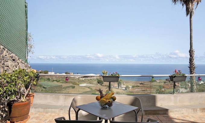 Buen Paso House | Vacation Home "Bisangel" with Sea View, Private Terrace & Wi-Fi