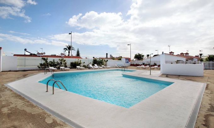 Playa del Ingles House | Vacation Home 'Haus Brigitte' with Shared Pool, Wi-Fi and Air Conditioning