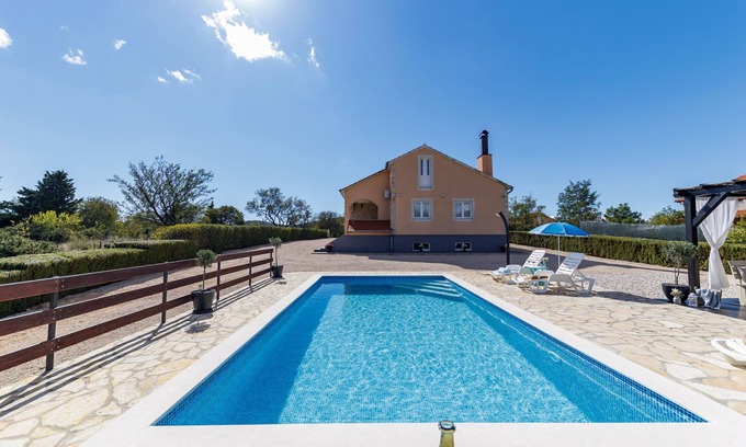 Banjevci House | Vacation home Fabio by Interhome