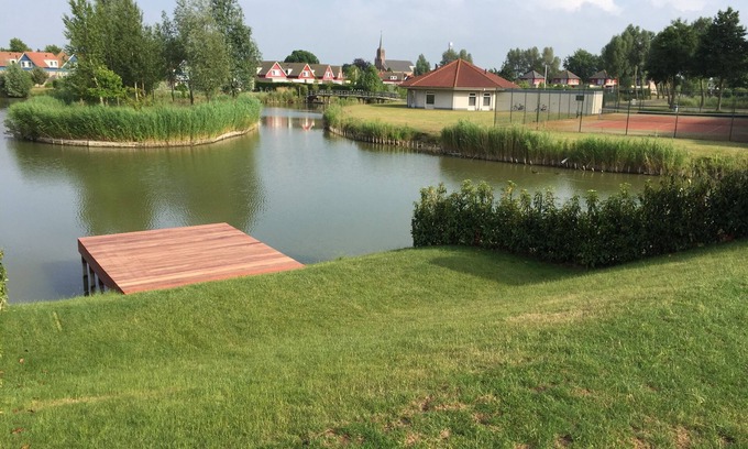 Hoofdplaat House | Vacation home for 2-4-6 people by pond/lake and next to the sea in Zeeland.