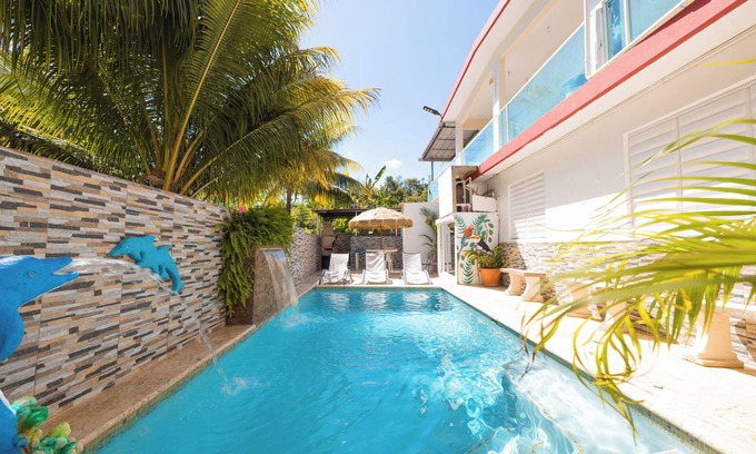 Guayabo House | Vacation Home for 20 Guests with 2 Private Pools