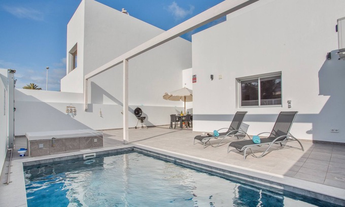 Gran Tarajal House | Vacation Home 'Gara' with Sea View, Wi-Fi and Air Conditioning