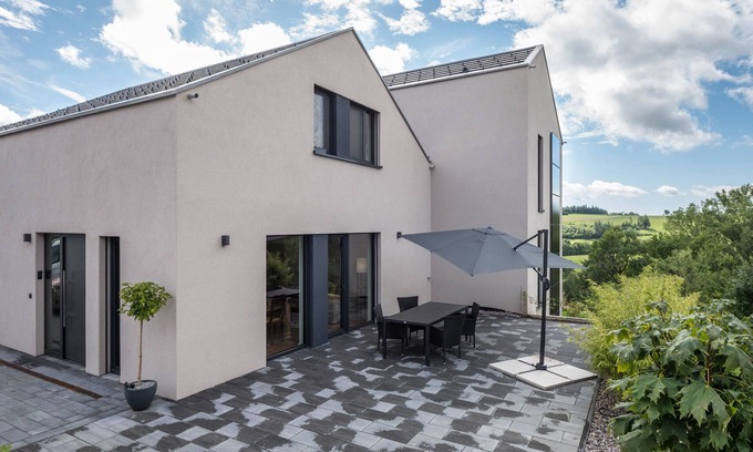 Weilheim House | Vacation Home "Gold Haus" with Private Terrace & Wi-Fi