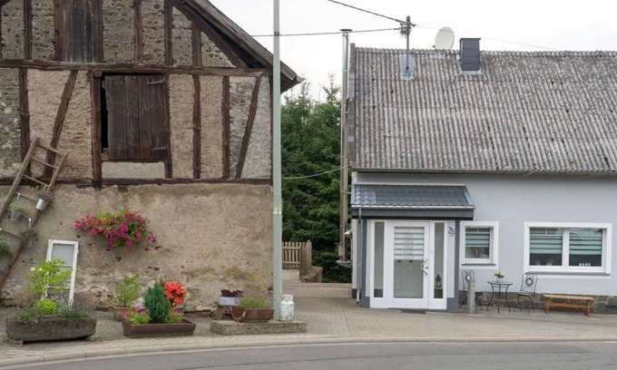 Ellscheid House | Vacation home Gustav - 4-bed vacation apartment shower/WC, 2 bedrooms