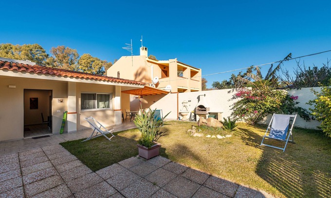 Geremeas House | Vacation Home 'Ibiscus Rosa 2" with Mountain View, Terrace & A/C
