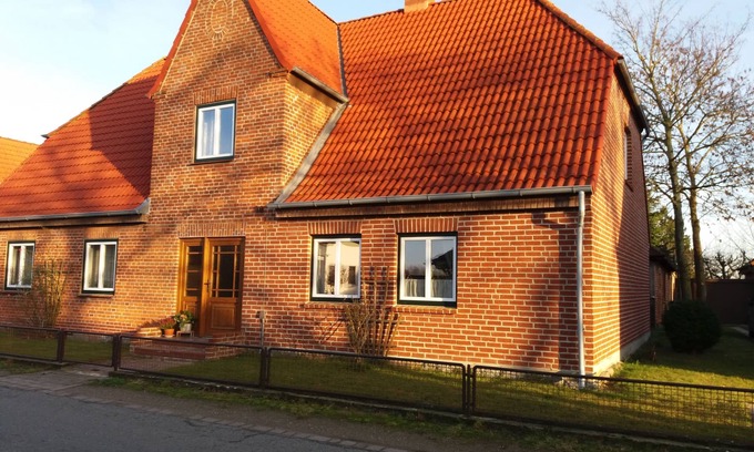 Dannau House | Vacation home " Igelnest " near Weißenhäußer beach