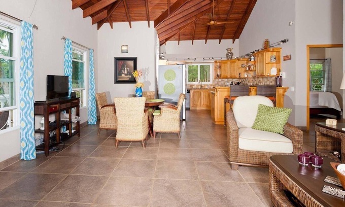 First Bight House | Vacation home in Roatan
