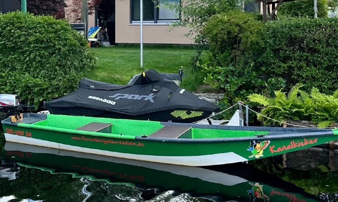Ketzin/Havel House | Vacation home in Ketzin for 4 people directly on the water, hot tub, rental boat.