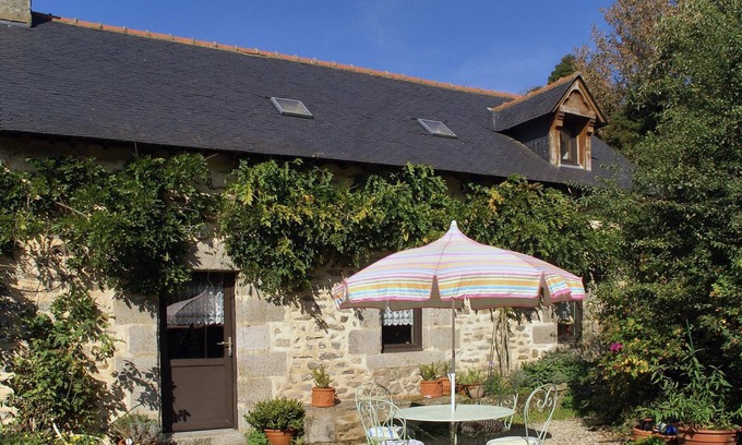 Querrien House | Vacation Home in Querrien near Roches du Diable