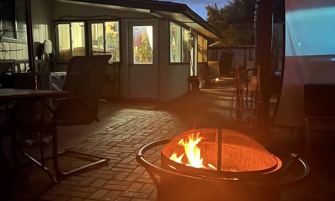 Altamont House | Vacation Home in Klamath Falls, 4 Bed, 2 Bath, 10 People Max. Pet Friendly