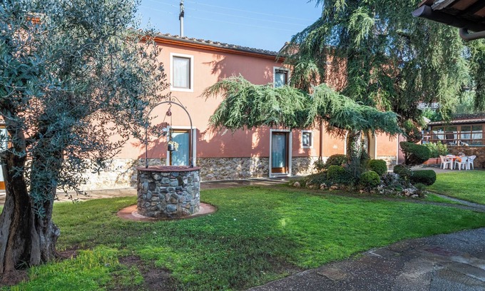 Monsummano Terme House | Vacation Home "Bella Toscana Relax - Lemon" with Mountain View, Shared Pool & Wi-Fi
